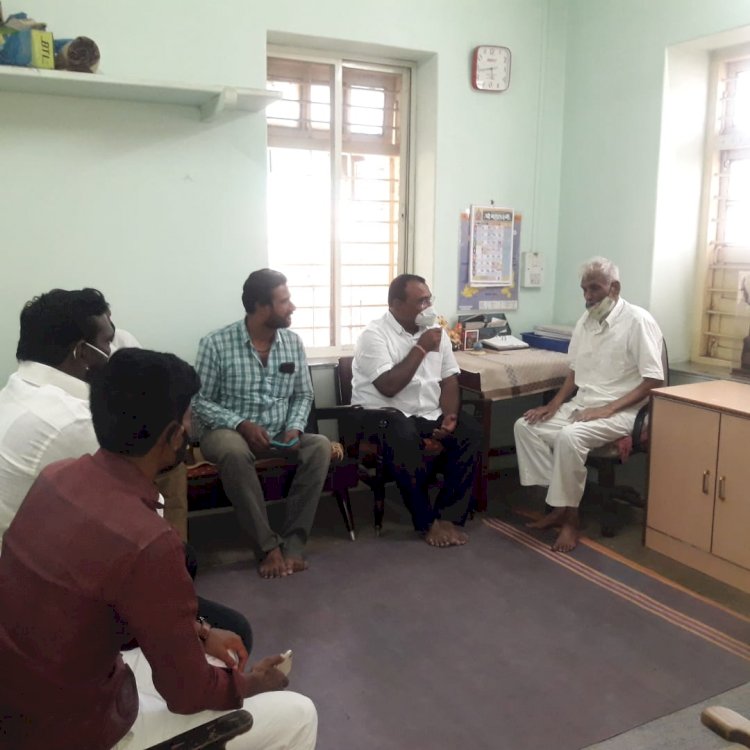 आमदार दादासाहेब यांनी घेतले मा. आमदार आबासाहेब यांचे आशिर्वाद   भाई गणपतराव देशमुख यांच्या तब्बेतीचीही केली आस्थेनं चौकशी 