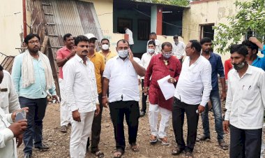 आ. समाधान आवताडे  यांचेकडून पंढरपूर भागातील  विकास कामासाठी  धुमधडाका ,!   आ. भारतनाना भालके यांच्याप्रमाणेच  जनतेच्या समोरच थेट अधिकारी लोकांनाच फोनाफोनी सुरू