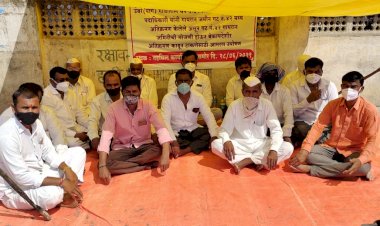 प्रहारच्या पदाधिकाऱ्यांनी लाटलं तीन एकर गायरान*  *उंबरे ग्रामस्थांचे उपोषण सुरू*  *पंढरपूर तालुक्यातील प्रकार*