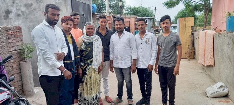 चंद्रभागेच्या पात्रात महिलेची रात्रीच्या अंधारात सहा तास मृत्यूशी झुंज  पंढरीच्या चंद्रभागेच्या दगडी पुलावर घडलेली घटना  ५२ वर्षाच्या वर्धा जिल्ह्यातील महिला भाविक अडकल्या चंद्रभागेच्या पात्रात  कोळी बांधवांनी एकत्र येत वाचवले महिलेचे प्राण