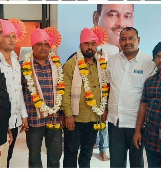 राष्ट्रीय नाभिक संघटनेचे पंढरीतील नूतन पदाधिकारी यांचा आ. समाधान आवताडे यांच्या हस्ते सत्कार!*  *शहराध्यक्षपदी गणेश माने, युवक अध्यक्षपदी तुकाराम चव्हाण, तर कार्याध्यक्षपदी अनिल शेटे यांचे केले स्वागत*