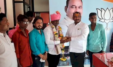 भावी नगरसेवक उमेश सर्वगोड यांच्या वाढदिवसा निमित्त आ समाधान आवताडे यांच्या हस्ते सत्कार 