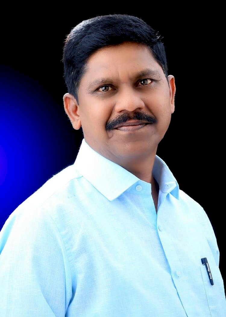 पंढरपूर ग्रामीणचे पोलीस निरीक्षक प्रशांत भस्मे यांच्या निलंबनाची मागणी*  *पंढरीत आठवले गट रिपाईंचे घंटानाद आंदोलन*