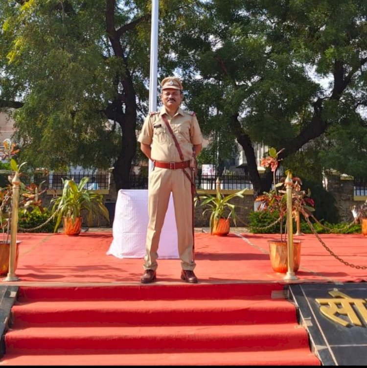 *करकंब पोलिस ठाण्याच्या सहा. पोलिस निरीक्षक पदी निलेश तारू यांची नियुक्ती.*  *सपोनि महेश मुंढे यांना सहा महिन्यांची मुदतवाढ*