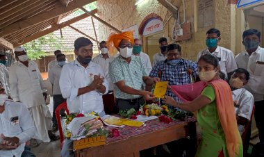 *पंढरपूर तहसील कार्यालयामार्फत दिव्यांग अपंगांना  अंतोदय शिधा पत्रिकेचे वाटप*