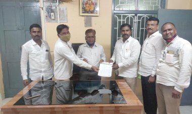 *करकबच्या राजकारणात देशमुख बंधुतील कटुता वाढली!*  *सरपंच परिषदेचे जिल्हाध्यक्ष आदिनाथ देशमुख यांची पंढरपूर पं.स चे गटविकास अधिकारी यांच्याकडे  केली तक्रार*  *करकम्बच्या जि. प सदस्य पतीच्या हस्तक्षेपामुळे गावचा विकास थांबला असल्याचाच केला तक्रारीत आरोप*