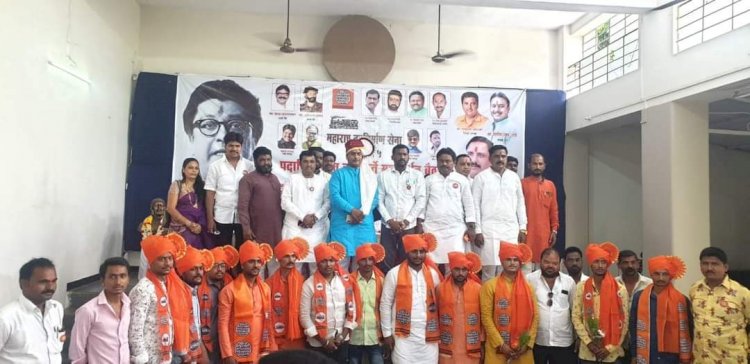 *सोलापूर शहराचा  विकास करण्यासाठी  महापालिका निवडणुकीत मनसेला विजयी :-मनसे नेते दिलीपबापू धोत्रे*  *सोलापूर शहरातील शेकडो युवकांचा मनसेत प्रवेश,,मनसेचे प्रभाग निहाय मेळावे सुरू,*