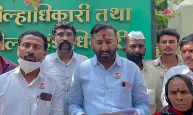 *चुलतीची जमीन पुतण्याने  कोतवालाच्या सहकार्याने लाटली ..*.  *पंढरपूरच्या तहसीलदारांनी केली वाटणी ....*  *पंढरपूर तालुक्यातील करोळे येथील घटना*  *प्रहारची जिल्हाधिकाऱ्यांकडे तक्रार  अन न्याय  न मिळाल्यास आंदोलनाचा इशारा*..