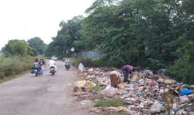 **या गावात अस्वच्छता घाणीच्या दुर्गंधीने होते स्वागत*  *हे गाव लय न्यार...... इथं अस्वच्छतेच वारं ..........*!