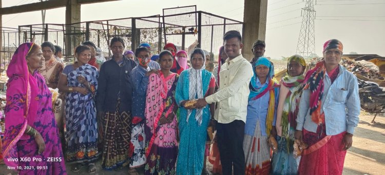 *युवानेते लखन संतोष सर्वगोड यांच्या वाढदिवसानिमित्त पंढरीत फराळ वाटप*
