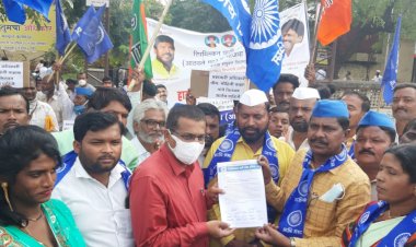 *पुनर्वसन विभागातील भ्रष्टाचाराविरोधात आरपीआय,भाजप किसान मोर्चा आक्रमक*.  *पुनर्वसन विभागातील भ्रष्टाचाराविरोधात पंढरपुरात निदर्शने*  *पुनर्वसन विभागातील भ्रष्टाचाराविरोधात तात्काळ कारवाई करा : दिपक चंदनशिवे* 