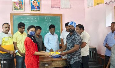 *डॉ बाबासाहेब आंबेडकर यांच्या महापरिनिर्वाण दिनी जमा झालेले शालेय साहित्य गौतम विद्यालयातील विद्यार्थ्यांना केले वाटप*