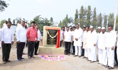 *निश्चित ध्येय आणि आत्मज्योत भेटल्याशिवाय यशाची शिखरे पार करता येत नाही.आ शहाजीबापू*  *वाडीकुरोली येथे कल्याणराव काळे व्यापारी संकुलाचे उद्घाटन व रायझिंग स्टार पब्लिक स्कूलचा भूमिपूजन समारंभ संपन्न*