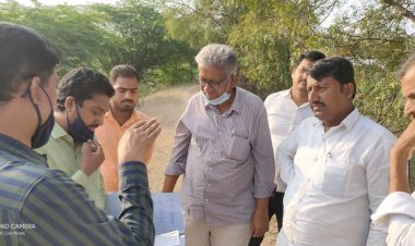 *70 वर्षानंतर अखेर पाणी प्रश्नाला अजितसिंह देशमुख यांच्या प्रयत्नांमुळे अखेर आले यश.*  अजितसिंह देशमुख मित्र परिवाराच्या पाठपुराव्याला आले यश ....  .*70 वर्षानंतर  तलावाचा शासकीय सर्वे केल्याने पूर्व भागात केला एकच जल्लोष......* ,!