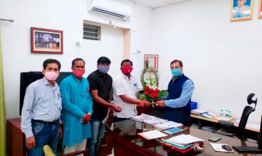 *मागणी केली... आणि काम झाले पूर्ण...  *मोडनिंब येथील रेल्वे प्रशासनाचा  जिल्हाध्यक्ष प्रशांत गिड्डे यांच्या हस्ते केला मनसेकडून सत्कार*