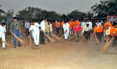 *करकंब ग्रामस्थांच्या सहकार्यातून जागर स्वच्छता टीमने घेतला करकंब गाव स्वच्छतेचा वसा*  *करकंब करांनी तन मन धनानी एकत्र येऊन जागर स्वच्छता अभियान टीमच्या अभियानात सहभागी व्हावे :-गोविंद जाधव*