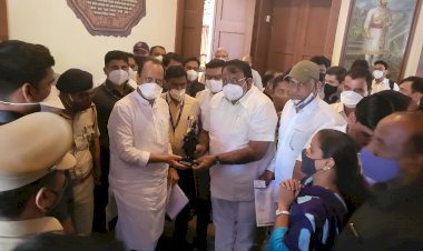 *माघी यात्रेच्या निमित्ताने उपमुख्यमंत्री अजित पवारांना विठ्ठलाची मूर्ती भेट*  *उपमुख्यमंत्री अन पालकमंत्री  यांचे आभार मानत घेतले नागेश फाटे यांनी आशिर्वाद*