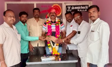  *पंढरपूर तालुका पोलीस पाटील संघटनेच्या वतीने करण्यात आला सत्कार*.   *पदोन्नती झाल्याबद्दल महेश मुंडे यांचा विशेष सन्मान व सत्कार*.