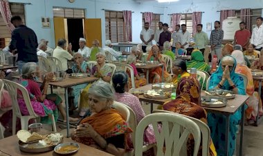 *करकंब येथील युवा नेते ऋषभ पूरवत व पत्रकार ऋषिकेश वाघमारे यांच्या वाढदिवसानिमित्त वृद्धाश्रमांमध्ये अल्प उप आहाराचे वाटप*