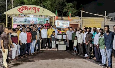 *भाजपच्या वर्धापन  दिनानिमित्त सन्मित्र ग्रुपच्या वतीने पाणपोईचे उदघाटन!*    *स्व पांडुरंग बाबुराव अधटराव, स्व अंकुश  बबन निबाळकर ,स्व लालचंद गणेश लकेरी यांच्या स्मरणार्थ राबविला स्तुत्य उपक्रम*