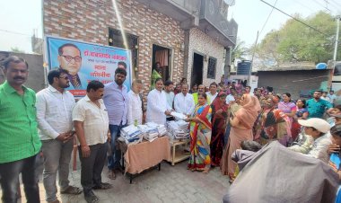 *मनसेकडून कर्तव्य पार पाडण्याची भूमिका सुरूच*!  *डॉ बाबासाहेब आंबेडकर जयंतीसाठी दिलीपबापू धोत्रे यांच्या हस्ते महिलांसाठी साडी वाटप*