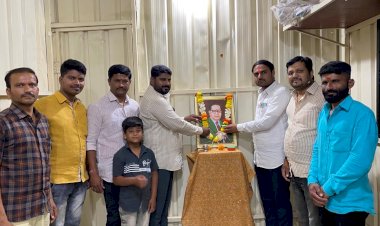 *भाजप युवा मोर्चा व सन्मित्र ग्रुपच्या वतीने भारतरत्न डॉक्टर बाबासाहेब आंबेडकर यांची जयंती साजरी*   *यावेळी भारतरत्न डॉक्टर बाबासाहेब आंबेडकर यांच्या प्रतिमेचे पूजन टेलर व कापड व्यवसाय दत्ता दहिवडकर यांच्या शुभ हस्ते करण्यात आले.* 