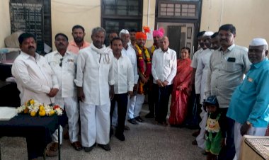 *करकंब येथील नंबर दोन विविध कार्यकारी सोसायटी च्या चेअरमन पदी युवा नेते अभिषेक पुरवत तर व्हा चेअरमन पदी संजय बोचरे यांची निवड.* *पंढरपूर तालुक्याचे भिष्माचार्य.. सहकार रत्न... माजी पंचायत समिती सभापती ....यांचे नातू अभिषेक पूरवत चेअरमन पदासाठी निवड...!*