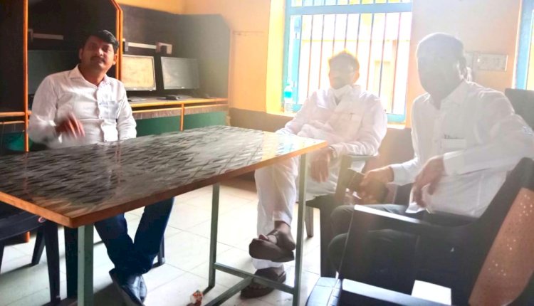  *करकंब येथील धाकटी वेस पुलाचे काम मार्गी लावणार असल्याचे आमदार बबनदादा शिंदे यांनी दिले आश्वासन.* : *धाकटी वेस पुला संदर्भात अशोक देशमुख यांनी घेतली होती आमदार बबनदादा शिंदे यांची भेट*: