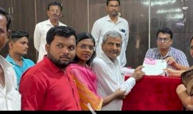 *डॉ.बी पी  रोंगेसर यांची विठ्ठलच्या निवडणुक रिंगणात यावेळीही उडी*  *शेवटच्या दिवशी  सर्व पॅनल चे अर्ज दाखल केल्यामुळेसत्ताधारी आणि विरोधकांमध्ये खळबळ*