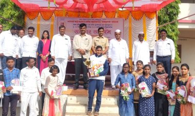 *जिद्द चिकाटी आणि प्रयत्नशीलता हीच यशाची  साधना आहे -कल्याण काळे*  *वसंतराव काळे प्रशालेत राष्ट्रीय पातळीवरील सुवर्णपदक विजेत्या खेळाडू व गुणवंत विद्यार्थ्यांचा सत्कार संपन्न*