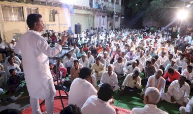 *सभासदांच्या पैशातून उभे राहिलेल्या हॉस्पिटलचा तुम्ही धंदा केला.* - अभिजीत पाटील  *हॉस्पिटलच्या माध्यमातून किती जणांना तुम्ही सवलत दिली.?*  *सोनके व सुस्ते येथे मोठ्या  संख्येत पार पडली विराट सभा*