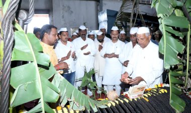 *सांगोला साखर कारखाना गाळपसाठी होतोय सज्ज!*  धाराशिव साखर कारखाना युनिट४च्या मिल रोलरचे पूजन संपन्न