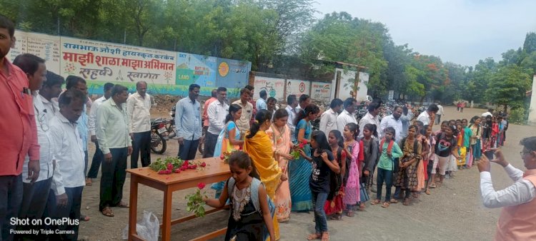 *शाळापूर्व तयारी अभियानांतर्गत करकंब येथे प्रवेशोत्सव कार्यक्रम संपन्न*  *विद्यार्थ्यांच्या स्वागतासाठी डीएव्ही शाळा प्रशासन सज्ज*