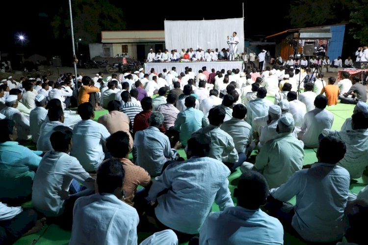 *विठ्ठल कारखान्याच्या या अवस्थेला दोन्हीही दादा जबाबदार*   *सभासद आणि कामगारही आलेआर्थिक अडचणीत.....!*  *कौठाळी व व्होळे येथे अभिजीत पाटील याचा आरोप*