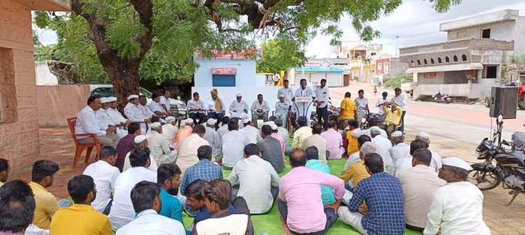 *बंद कारखाने सुरू करण्याची हातोटी बसलेल्या अभिजीत पाटील यांचा विजय निश्चित* - :सुभाषराव माने *  *ॲड.वामनराव माने यांचा ईश्वर वठार येथील बैठकीत विजयी गट म्हणून अभिजीत पाटील यांच्यावर ठाम विश्वास*