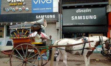 *कर्मवीर औदुंबर आण्णानंतर अभिजीत पाटील यांनीच ऊस बीलसाठी फिरवला टांगा*  *मोडीत निघालेली परंपरा पुन्हा सुरू ........*...   *पंढरपूर तालुक्यातील विट्ठलच्या६४०० सभासदांना मिळणार हप्ता:*-  *सांगोला कारखान्यांचा १००प्रमाणे दुसरा हप्त्याचे वाटप  झाले सुरू*,