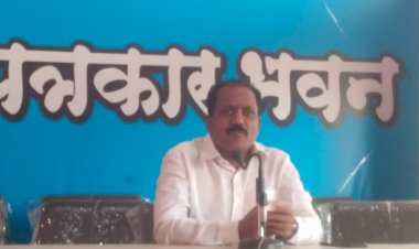 *खून प्रकरणातील फरार आरोपीकडून धमकी*  *मुख्यमंत्री एकनाथ शिंदे गटाचे महेश साठे आक्रमक*  *लक्ष्मी टाकळी  ग्रामपंचायत  सरपंच निवडीवरून वाद सुरु*