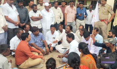 *प्रहार दिव्य क्रांती संघटनेच्या आंदोलनाला यश.*  *लेखी आश्वासनानंतर आंदोलन स्थगित....!*