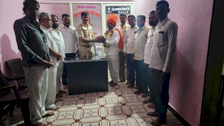 *बार्डी येथील पांडुरंग गायकवाड यांना जिल्हास्तरीय आदर्श शिक्षक पुरस्कार.*   *शैक्षणिक. सामाजिक.. सांस्कृतिक व क्रीडा.. आणि राजकीय क्षेत्रात उल्लेखनीय कार्याबद्दल पुरस्कार....!*