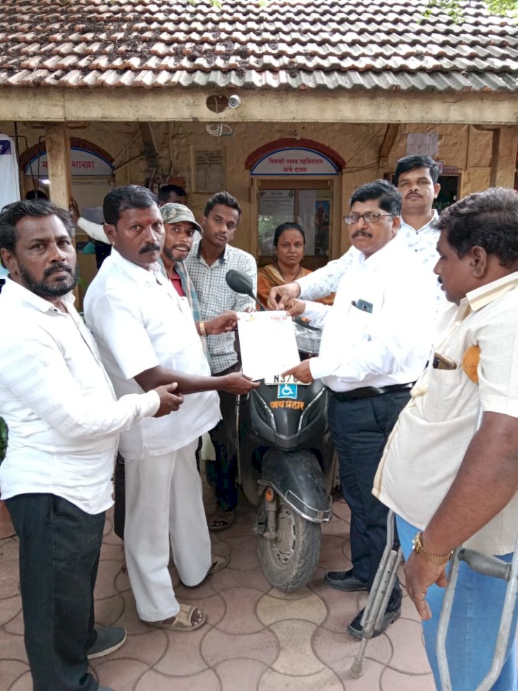 *प्रहार अपंग क्रांती आंदोलन संघटनेच्या वतीने पंढरपूर पंचायत समितीला व तहसील कार्यालयास टाळे ठोकण्याचा इशारा...!*   *ग्रामपंचायतच्या वार्षिक निधीतून पाच टक्के निधी दिव्यांगांना अदा करण्याची मागणी.*