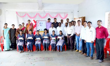 *करकंब येथे महात्मा आनंद स्वामी सरस्वती  जन्मोत्सव साजरा...!*     *शिष्यवृत्तीचे वाटप*     