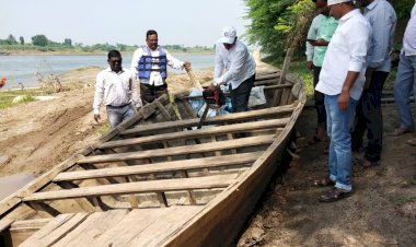 *अवैध वाळू उपसा करणाऱ्या 11 होड्या फोडल्या* *पंढरपूर महसूल प्रशासनाची कारवाई*     *पंढरपूरचे  तहसिलदार- सुशिल बेल्हेकर यांनी दिली माहिती*