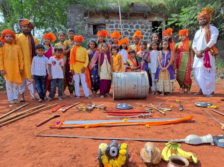 *करकंब येथे शिवरत्न शिकालीन मर्दानी आखाड्यात शस्त्रांचे पूजन....!*