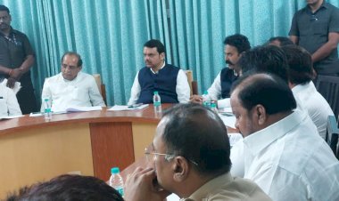 *पंढरपूर तीर्थक्षेत्र विकास आराखडा अंतिम करताना सर्वंकष, परिपूर्ण करावा*    :- *उपमुख्यमंत्री देवेंद्र फडणवीस*  *लोकप्रतिनिधी व अधिकाऱ्यांसमवेत बैठकीत केल्या सूचना