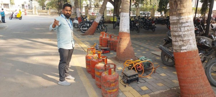 *पंढरीत अवैध घरगुती गॅस वापराबाबत पंढरपूर तहसील कार्यालयाची कारवाई*  *महसूल विभागाकडून याबाबतची कारवाई कायम ठेऊन गल्ली बोळातही तपासणी होण्याची अपेक्षा*