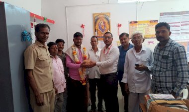 *करकंब येथील पोस्ट ऑफिस मध्ये नूतन सब पोस्ट मास्तर यांचे केले स्वागत.*