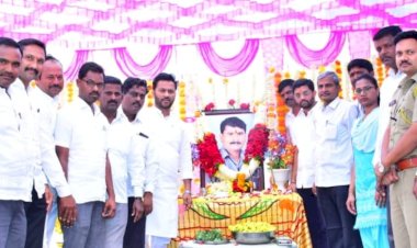 *स्व.दत्तात्रय खारे यांच सामाजिक आणि सांस्कृतिक कार्य करकंबकरांसाठी सदैव प्रेरणादायी.*  *स्व. दत्तात्रय खारे यांच्या जयंतीनिमित्त विविध क्षेत्रातील मान्यवरांची उपस्थिती*.