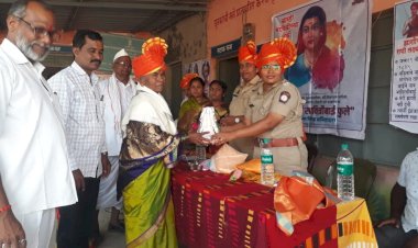 *न्यू इंग्लिश स्कूल  व स्व.दत्तात्रय खारे  करकंब  यांच्या संयुक्त विद्यमानाने  क्रांतीज्योती सावित्रीबाई फुले हिरकणी पुरस्कार प्रदान .*  