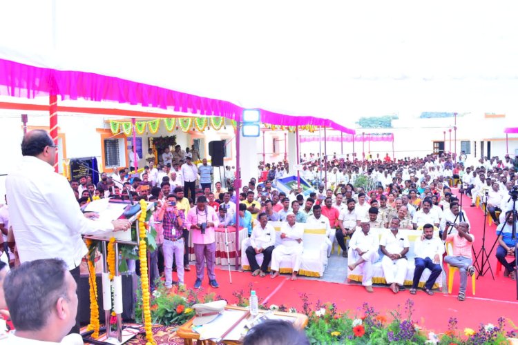 *वाळू माफिया व क्रश माफियांना यांना लगाम लावणार-पालकमंत्री राधाकृष्ण विखे पाटील.*   *जिल्हा प्रशासनाला केल्या सूचना.*