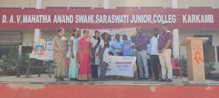 *महर्षी दयानंद सरस्वती यांच्या जयंतीनिमित्त रामभाऊ जोशी हायस्कूल येथे आरोग्य विषयी मार्गदर्शन.*  *सॅनिटरी पॅड ज्वलन मशीन ची भेट.*   *रोटरी क्लब, पंढरपूर चा उपक्रम.*